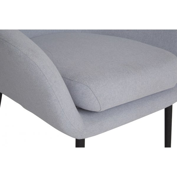 Milano grå tygfåtölj med svarta ben + Textilvård för möbler Milano grå tygfåtölj med svarta ben + Textilvård för möbler