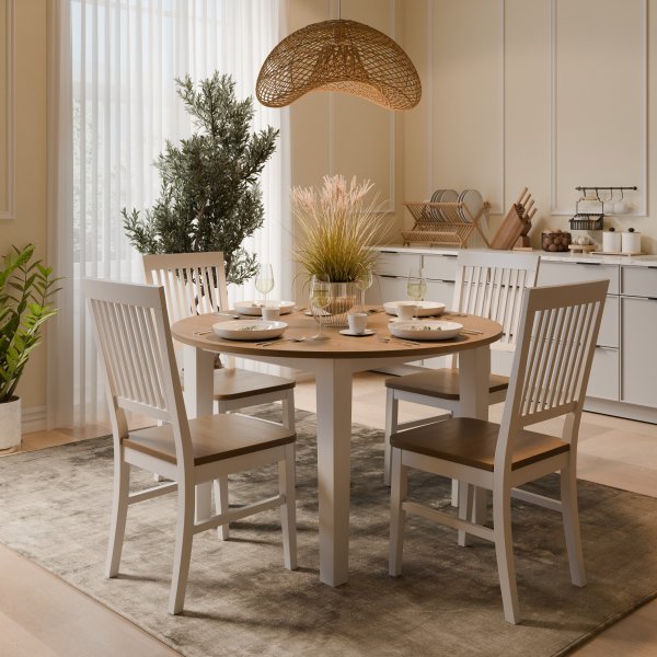 Matgrupp: L�ck� matbord, runt - vit / oljad ek + 4 st Selma stol - vit / oljad ek + 3.00 x M�beltassar