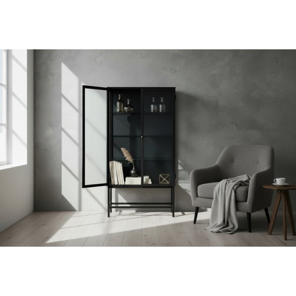 Vitrinskåp Cliff i svart metall och glas - 80x37x160 cm Vitrinskåp Cliff i svart metall och glas - 80x37x160 cm