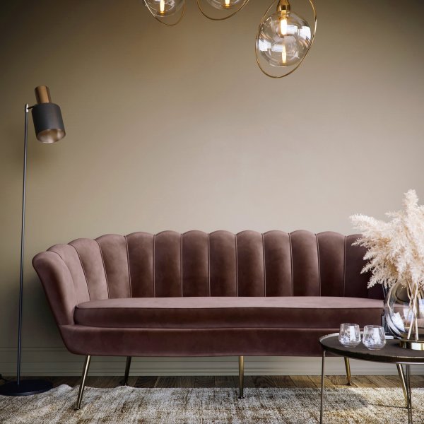 Kingsley soffa 3-sits i brun sammet + Rengöring för möbler Kingsley soffa 3-sits i brun sammet + Rengöring för möbler